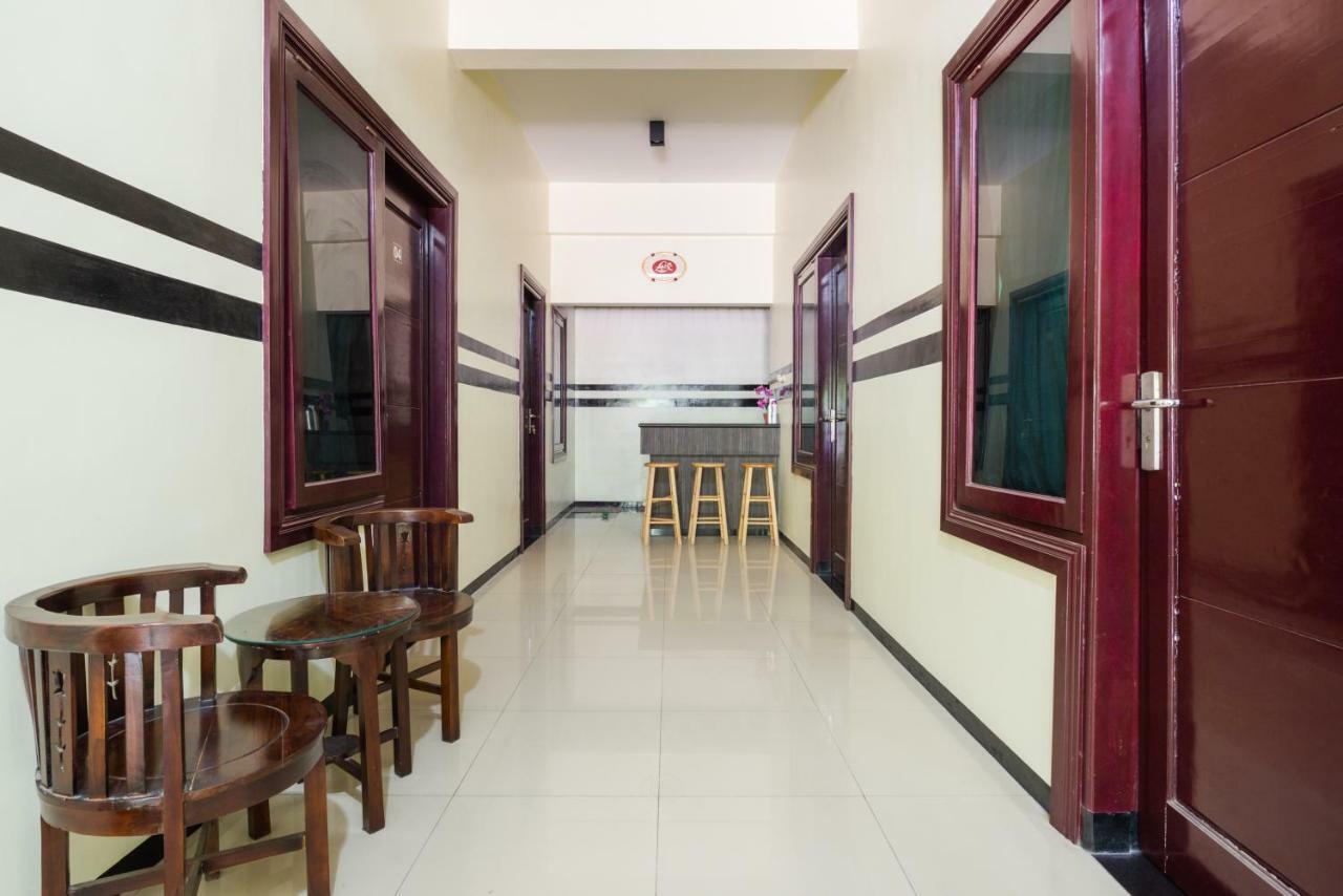 Reddoorz Syariah @ Ketintang Surabaya Hotel Exterior photo
