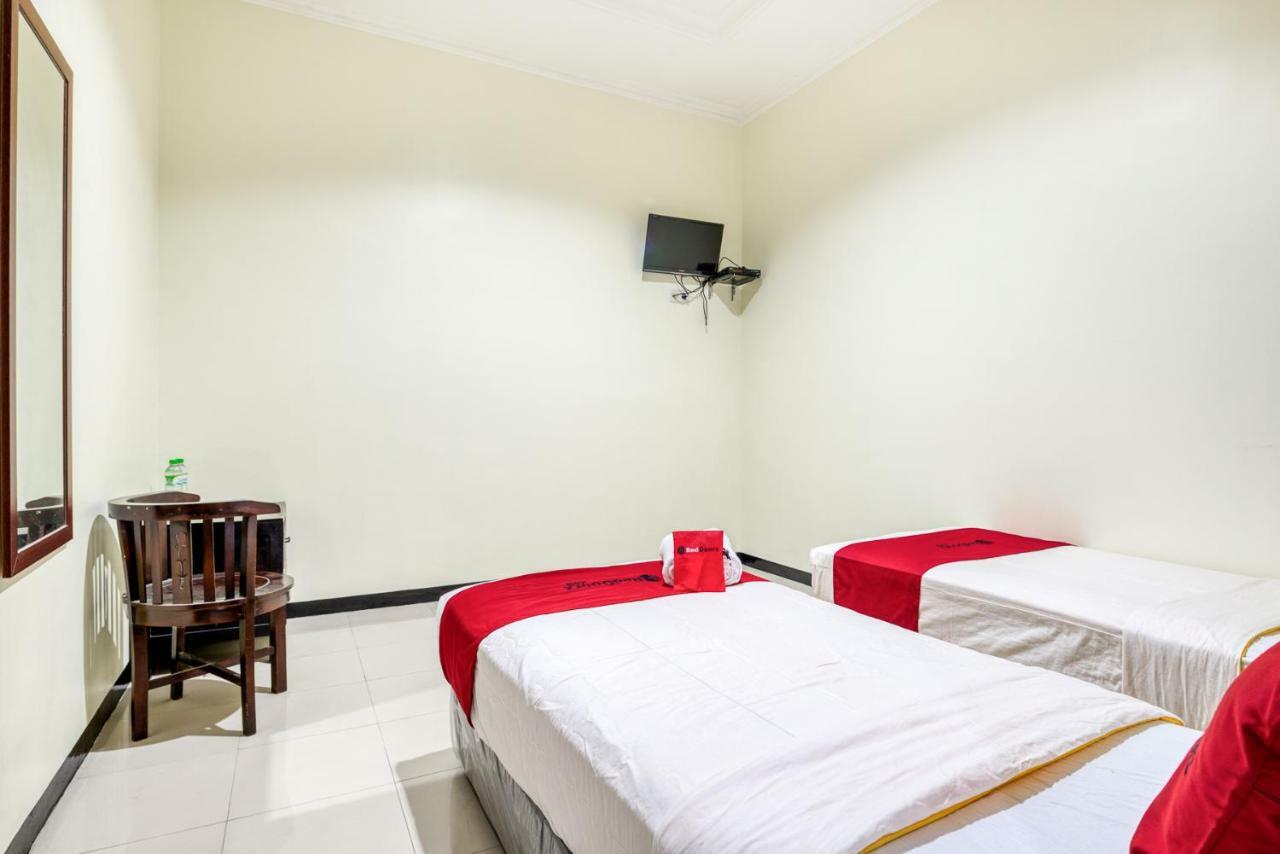 Reddoorz Syariah @ Ketintang Surabaya Hotel Exterior photo