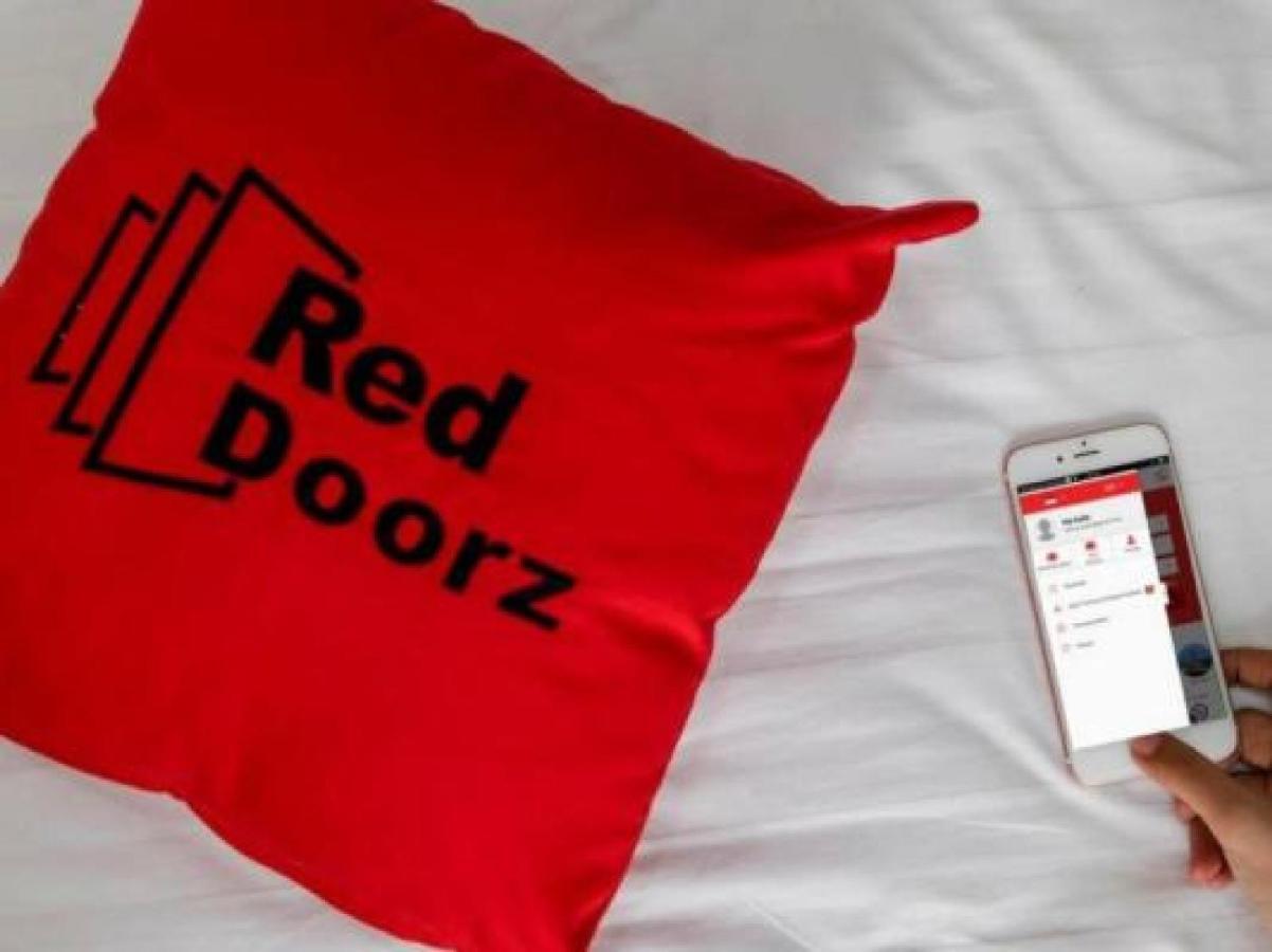 Reddoorz Syariah @ Ketintang Surabaya Hotel Exterior photo